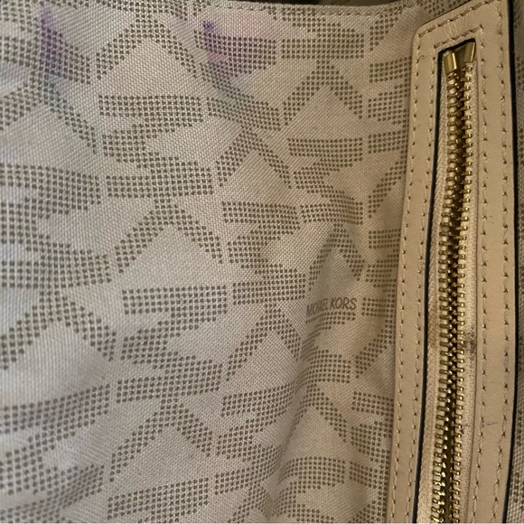 Coach w/Red hearts Signature Tote w/extra Michael Kors bag! - Picture 9 of 10